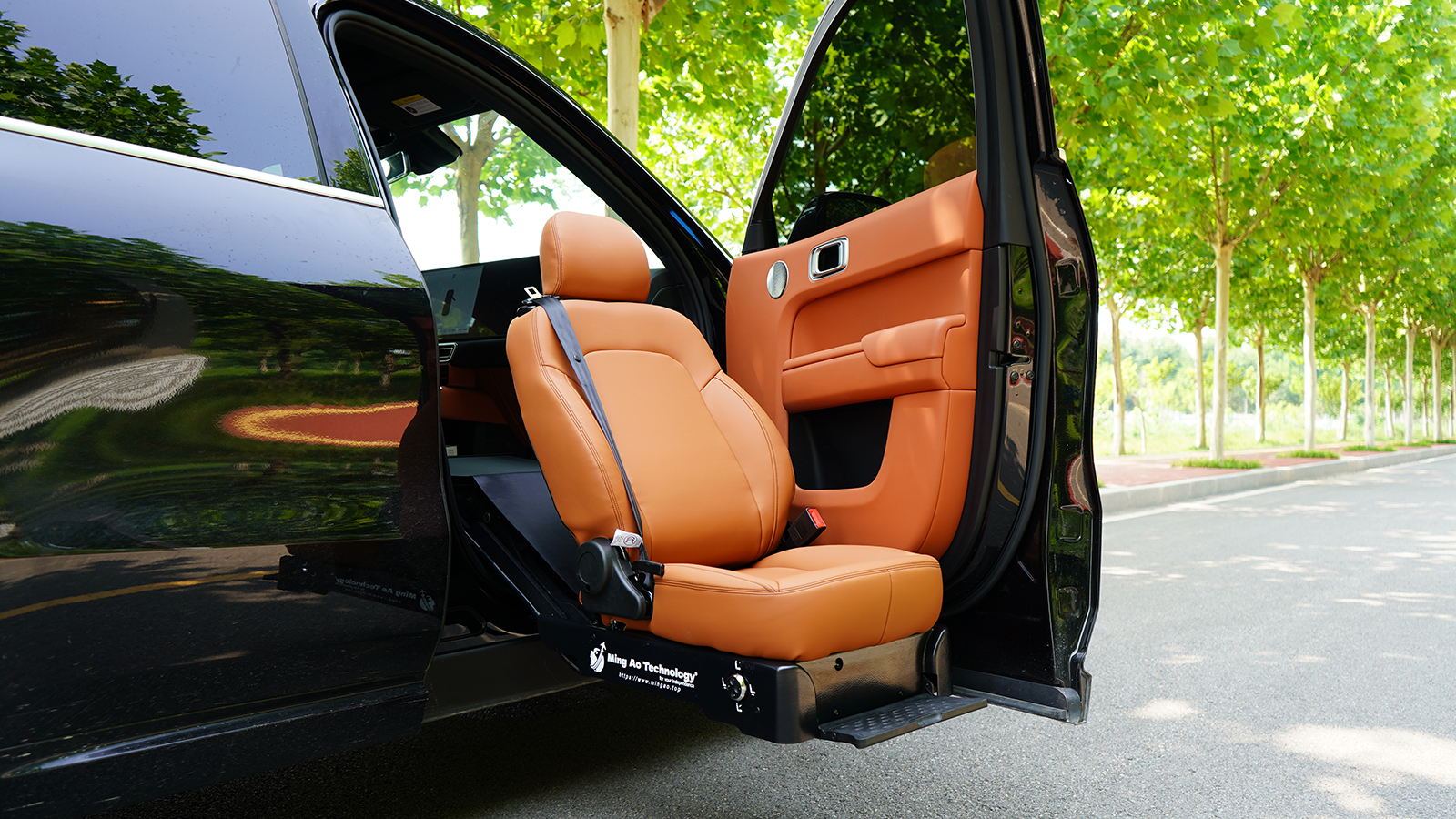 Lifting and rotating welfare seat