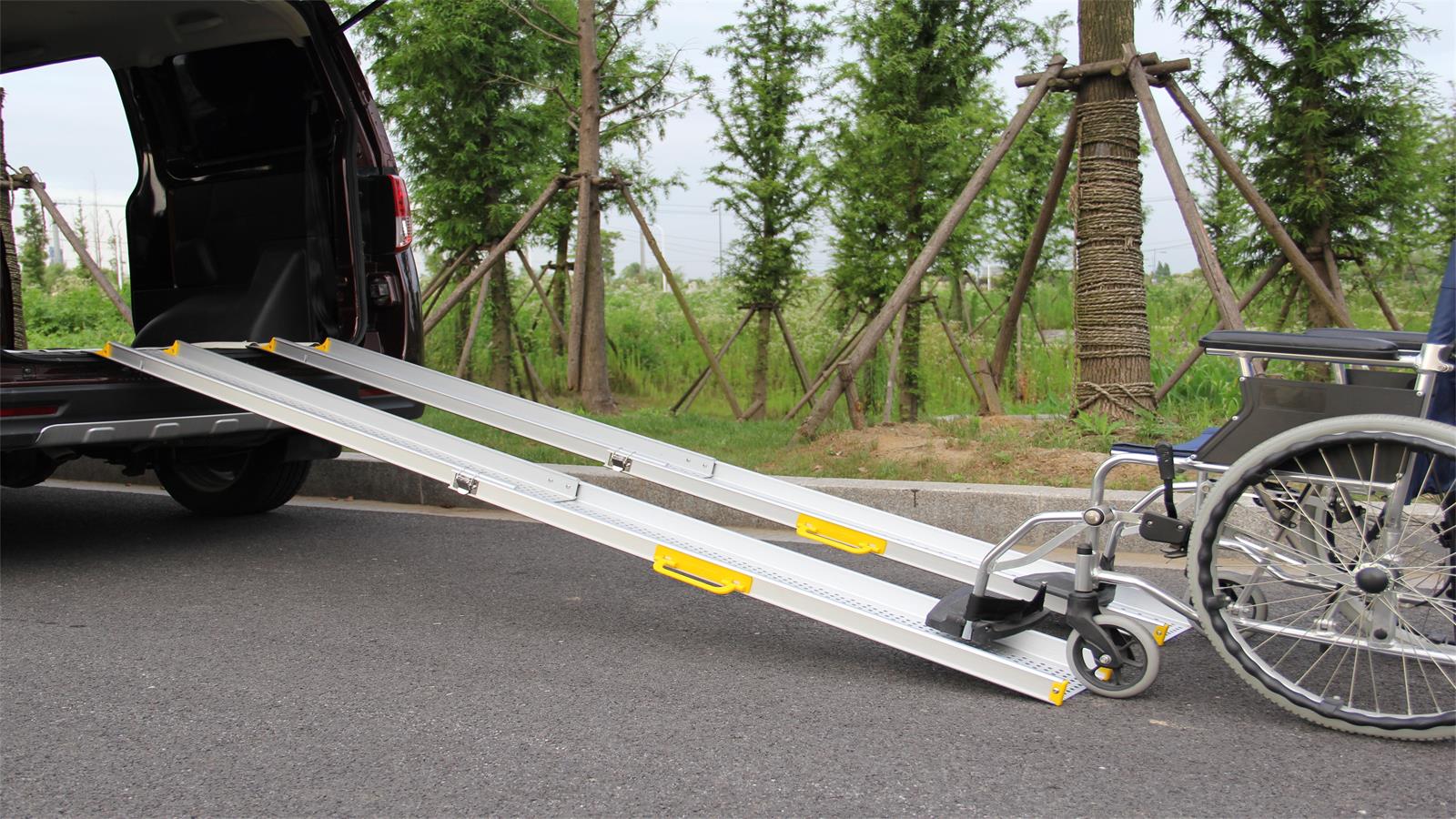 TELESCOPING PORTABLE RAMPS